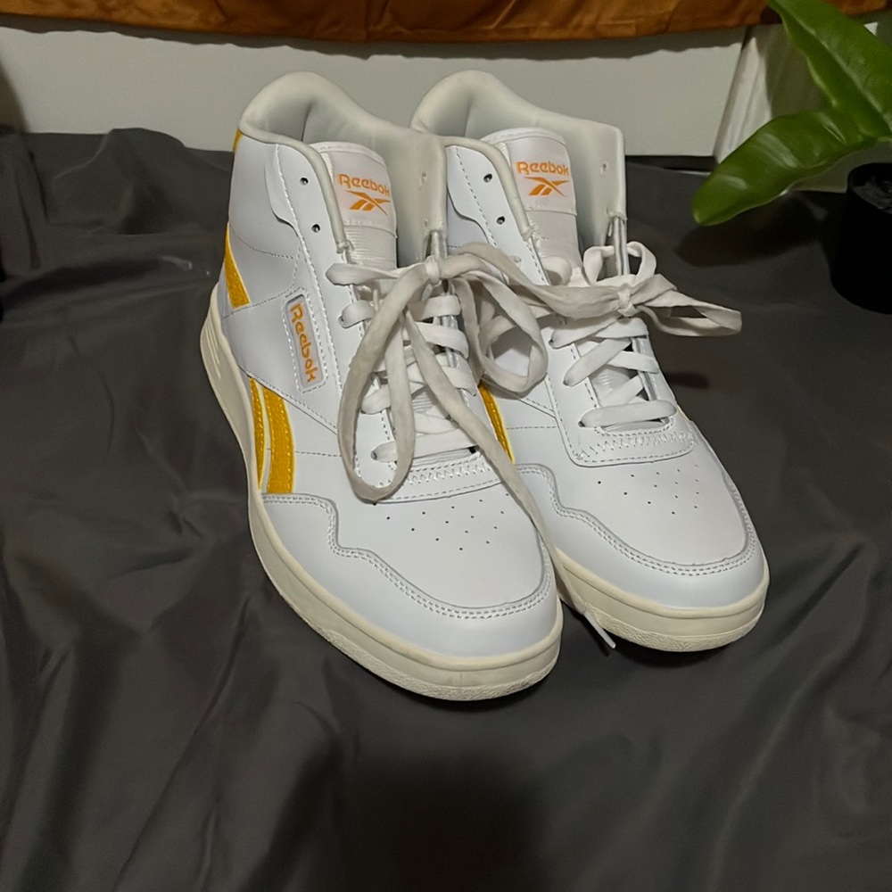 Reebok high tops sz 10 women’s like new!